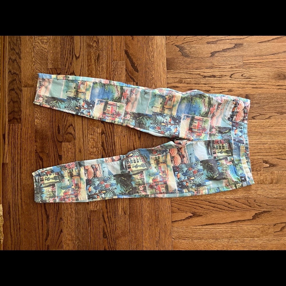 Tribal Jeans women’s. Resembles vintage Carribean postcards sz 8
